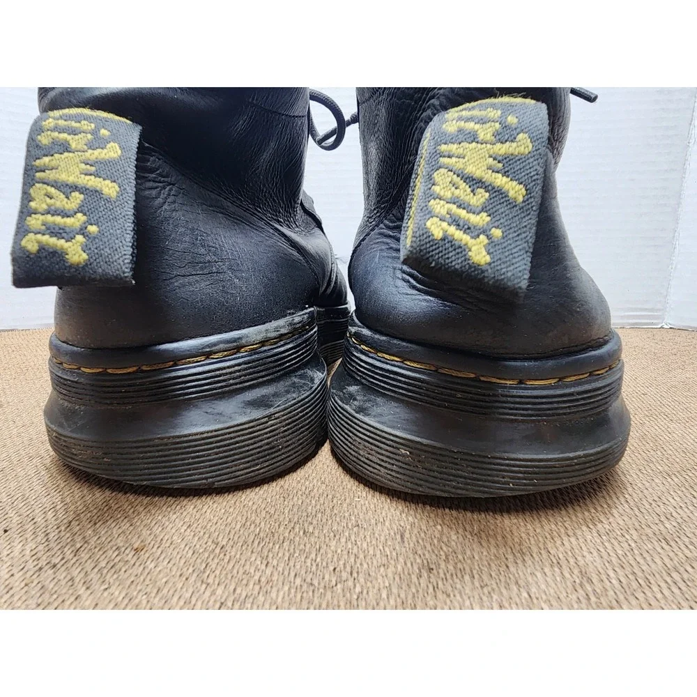 DOC MARTENS Mens black Leather Boots Size 10